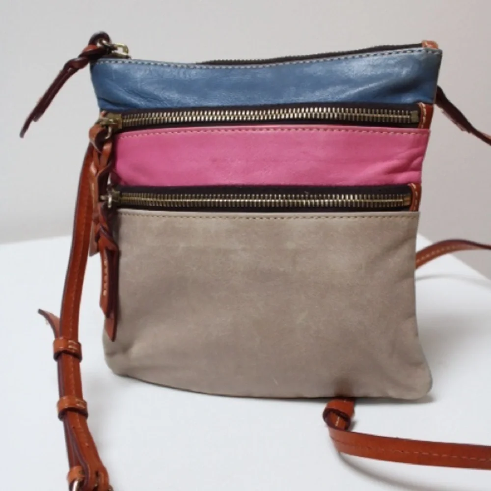 Dooney & Bourke north south cross body bag Genuine leather